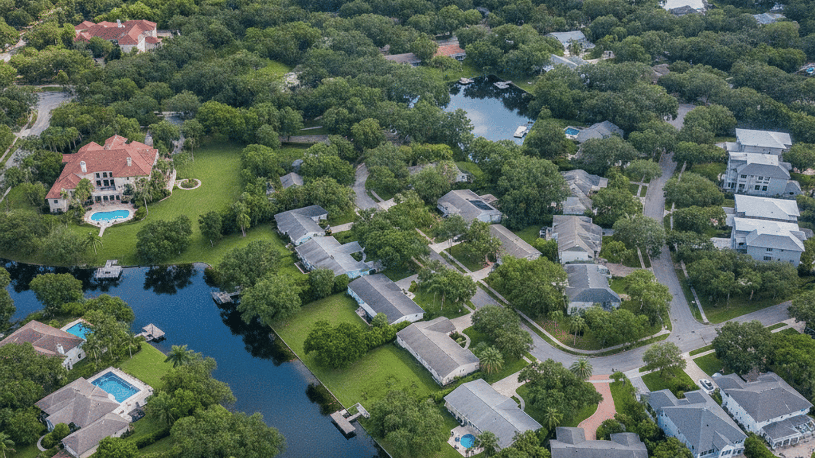 From lakefront streets to walkable historic districts, find the best neighborhoods in Winter Park, FL, with real insight on prices, character, and lifestyle.